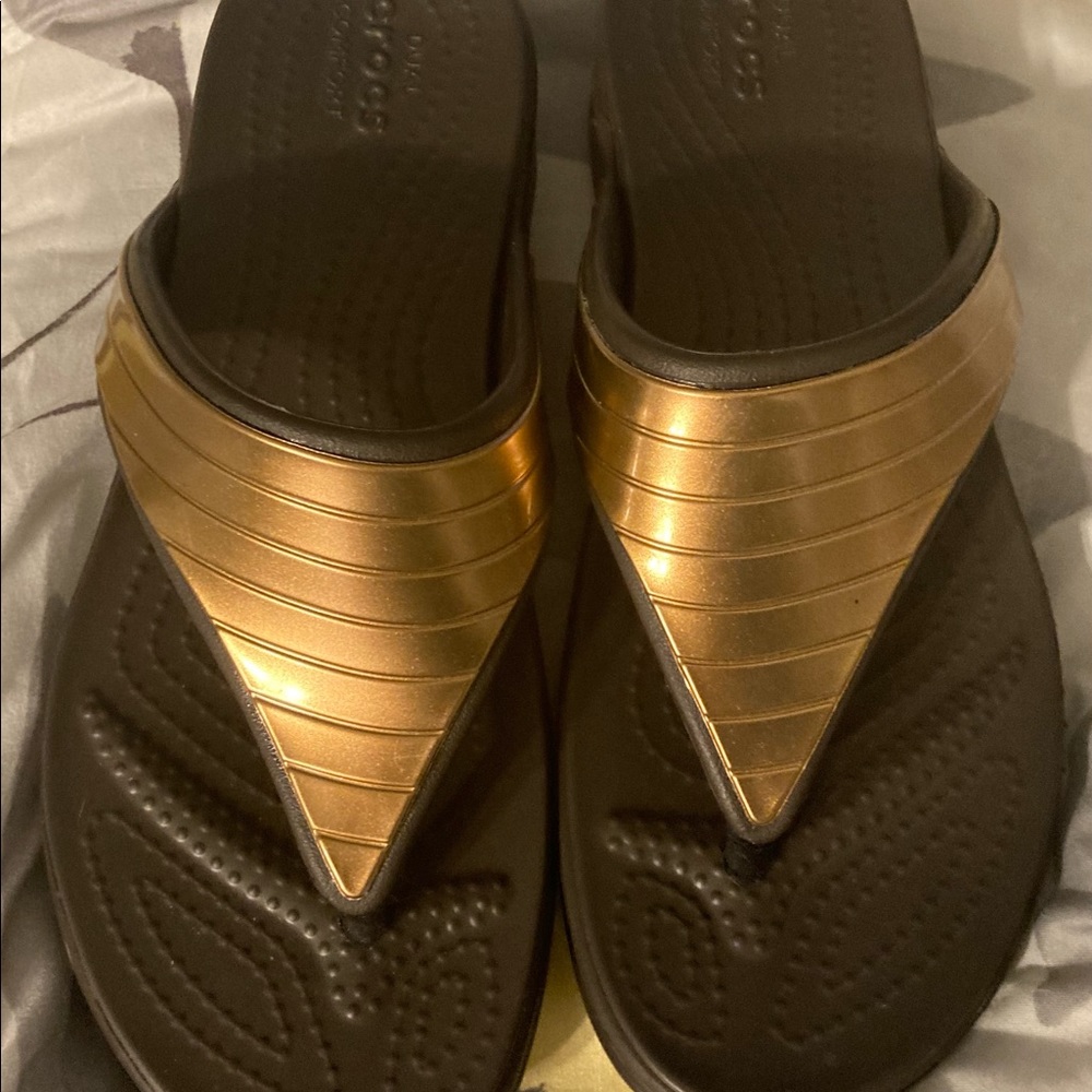 CROCS Monterey Metallic Strap Wedge Flip NWOT